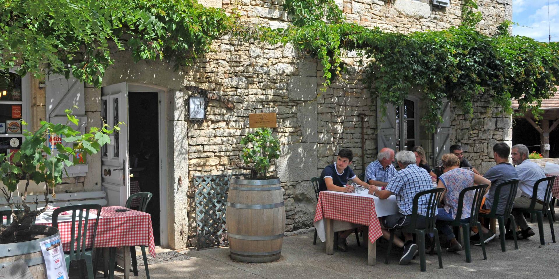Terrasse Auberge Beauville à Espédaillac