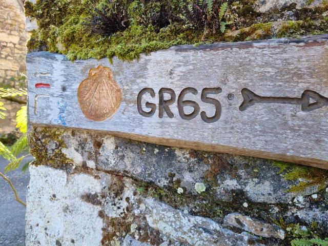 Direction Saint-Jacques de Compostelle sur le GR65