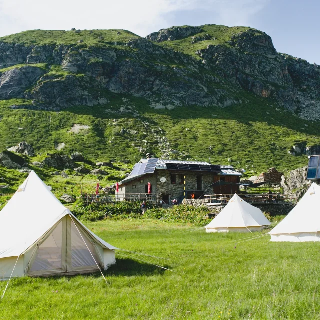 Refuge du Ruitor à Sainte-Foy-Tarentaise, havre de paix en altitude au cœur des Alpes