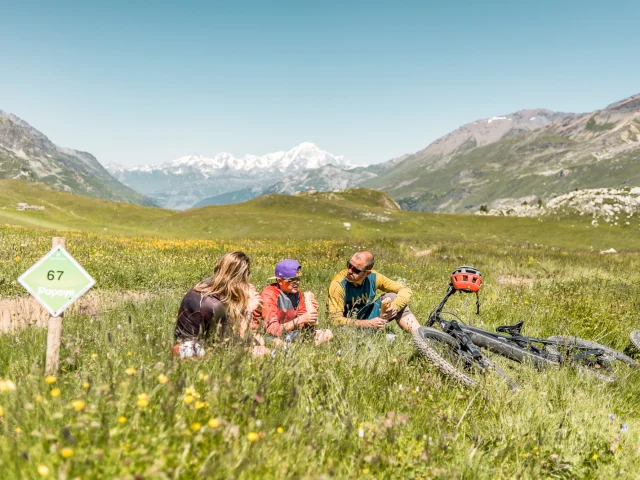 bike park; break; sandwich; bicycle; family