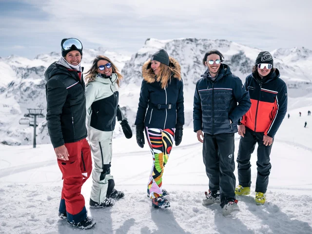Photos entre amis en haut des pistes à Val d'Isère
