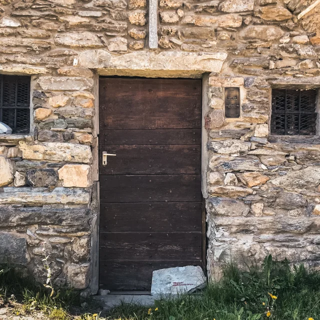 La cappella di Saint-Jean-des-Prés in Val d'Isère in estate